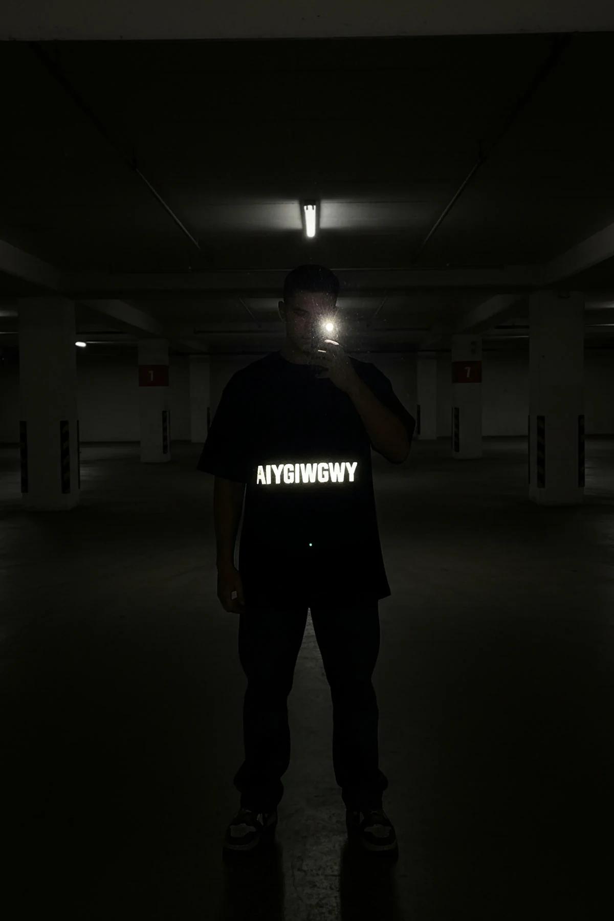 Oversized Reflective Graphic T-Shirt - 8
