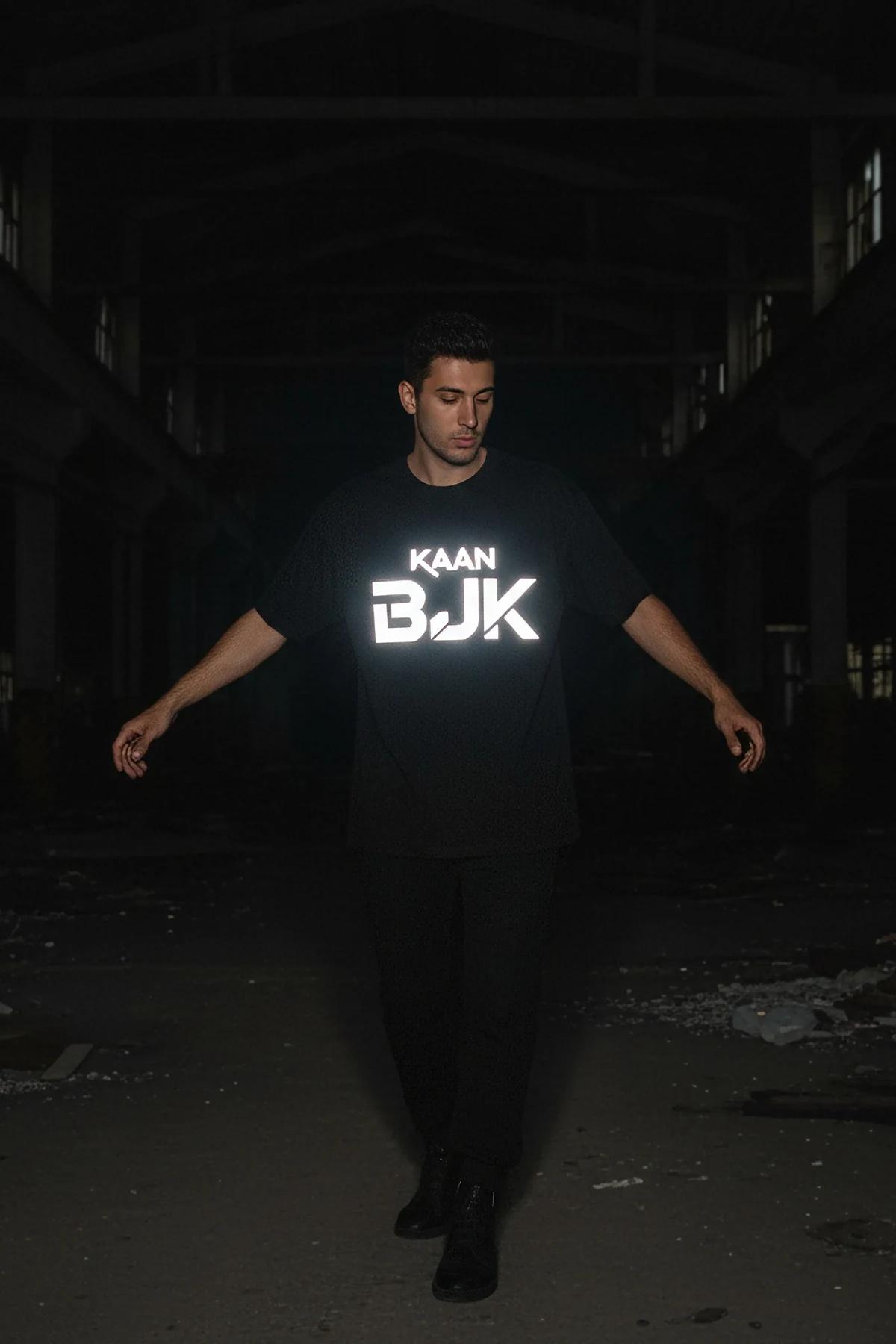 Black oversized t-shirt with reflective KAAN BJK logo