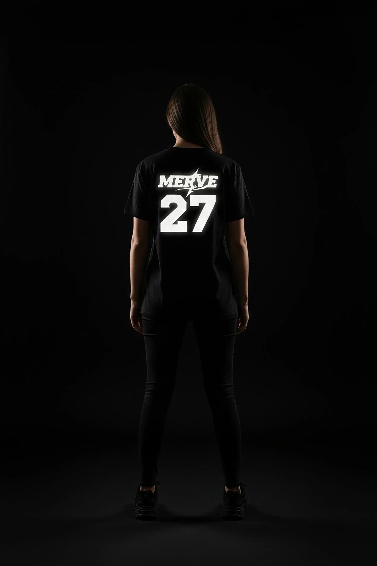 Siyah Reflektör Baskılı Oversize T-Shirt Merve 27 Arka Görünüm
