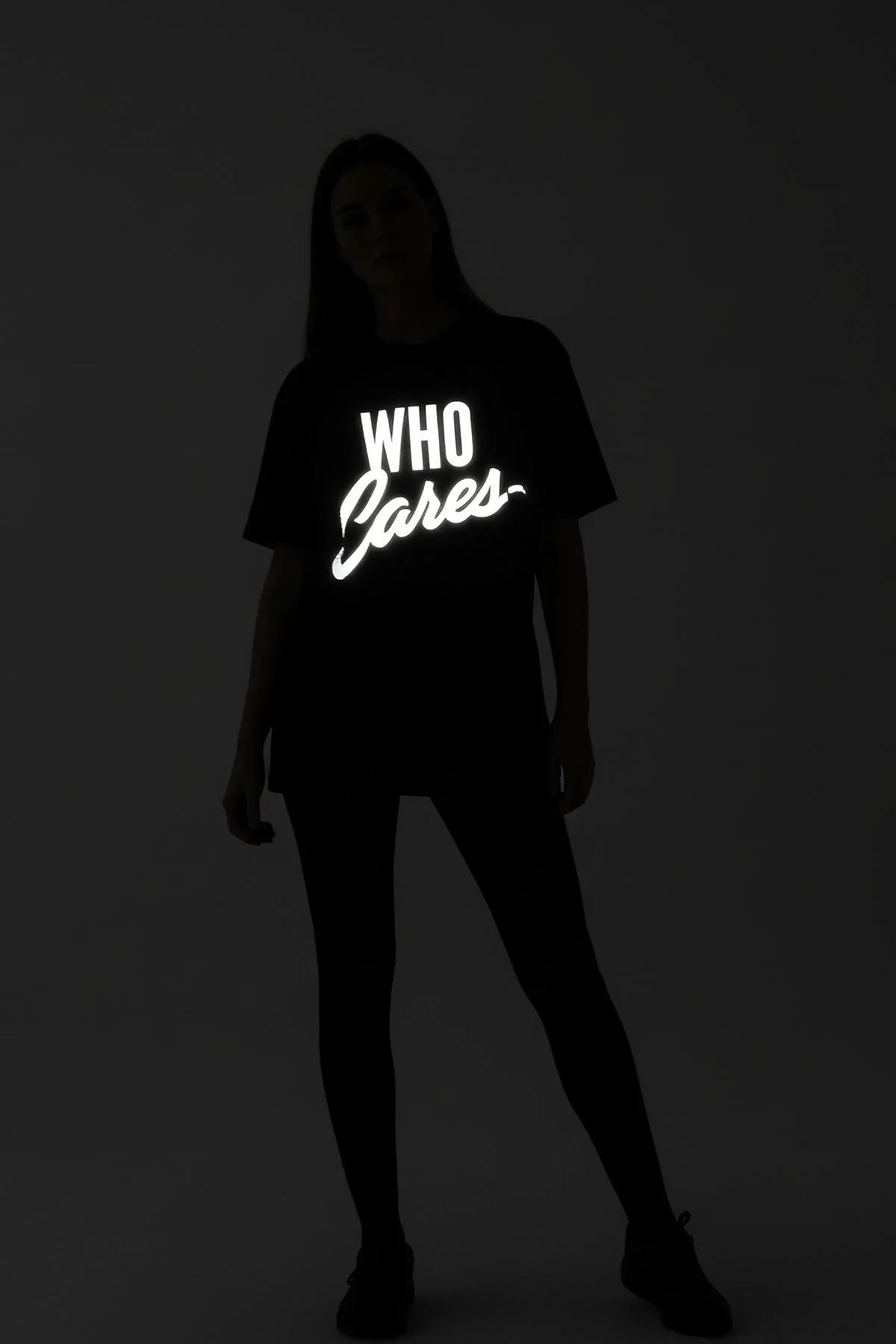 Siyah Reflektör Baskılı Oversize T-Shirt Merve 27 Arka Görünüm