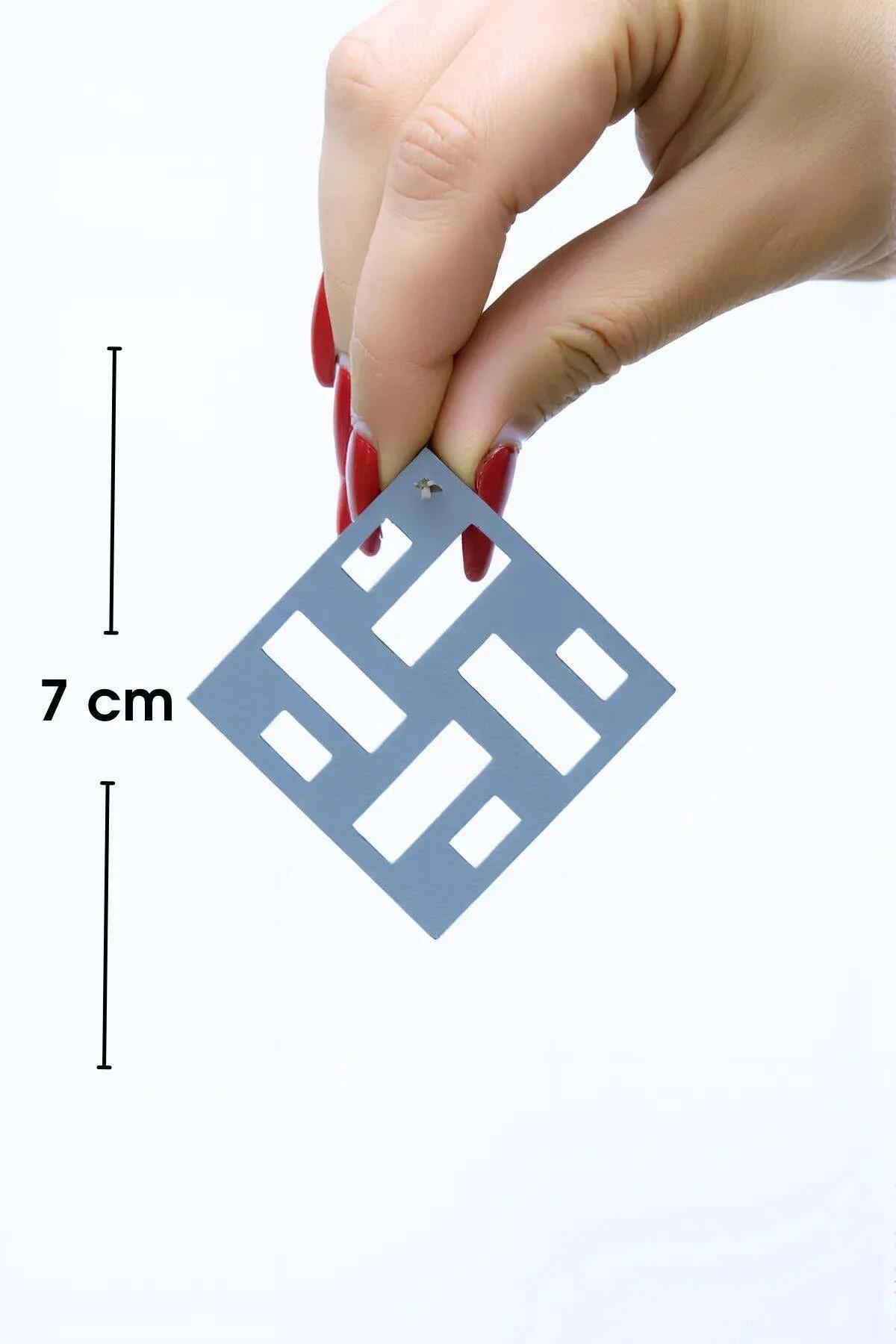 Reflective Square Earrings: Modern Geometric Statement Design