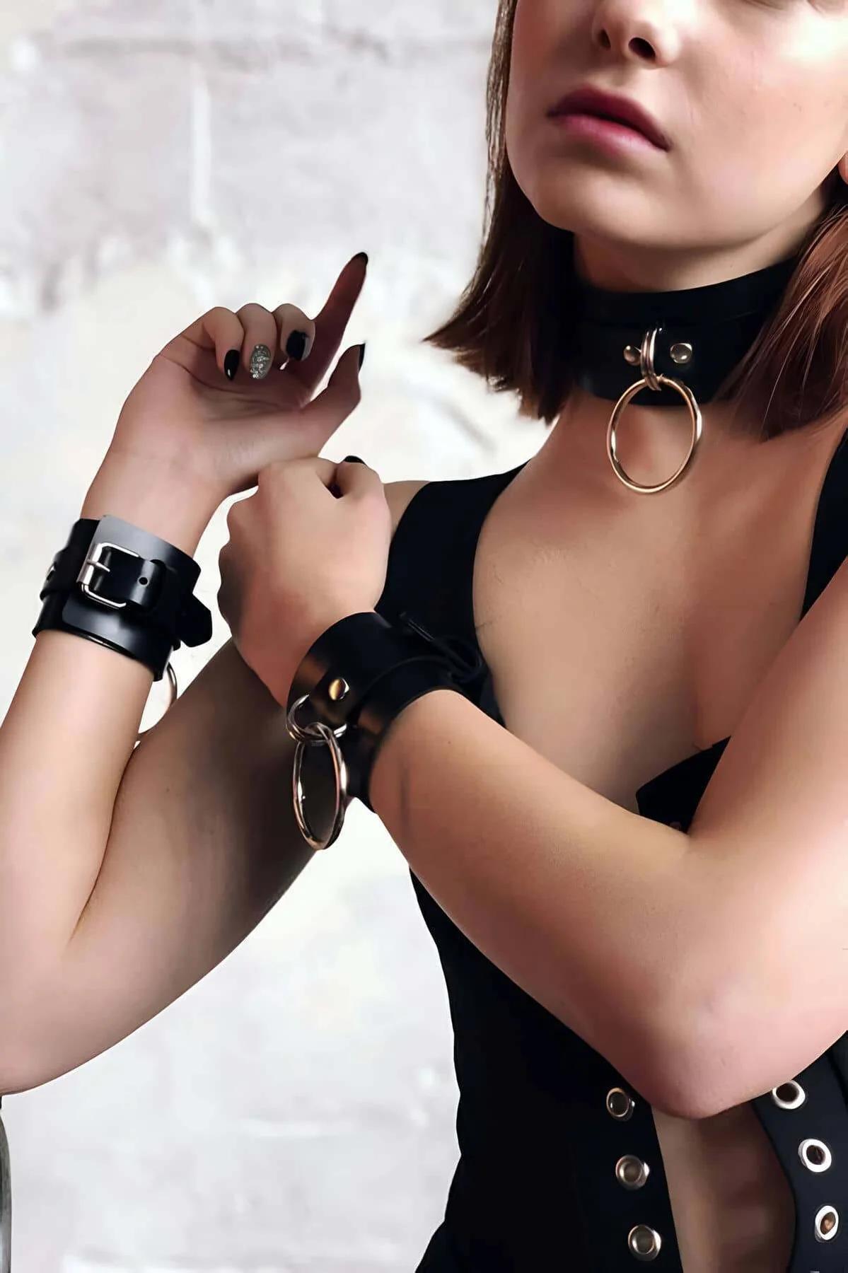 O-Ring Choker and Wrist Cuffs Set