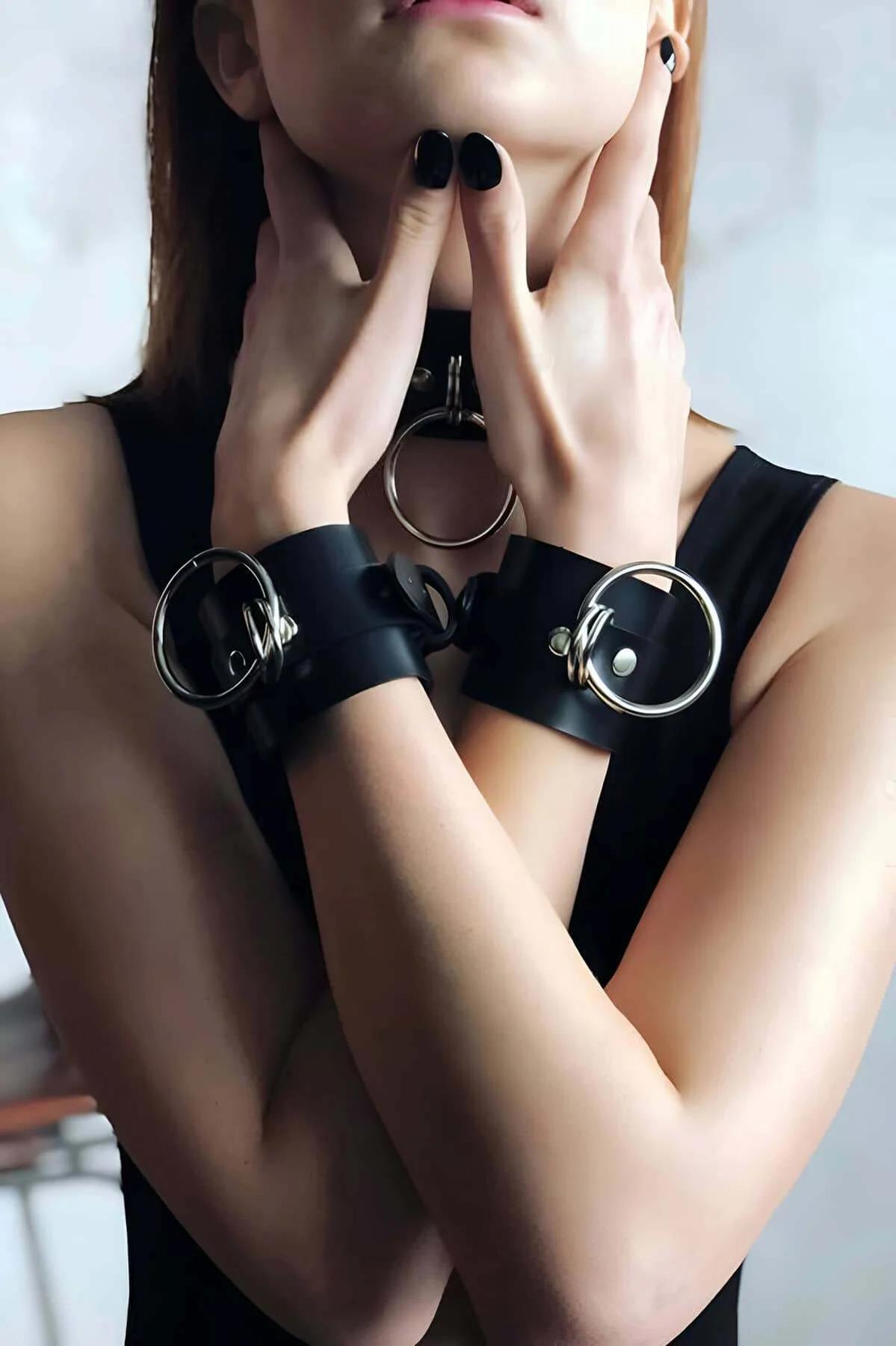 O-Ring Choker and Wrist Cuffs Set