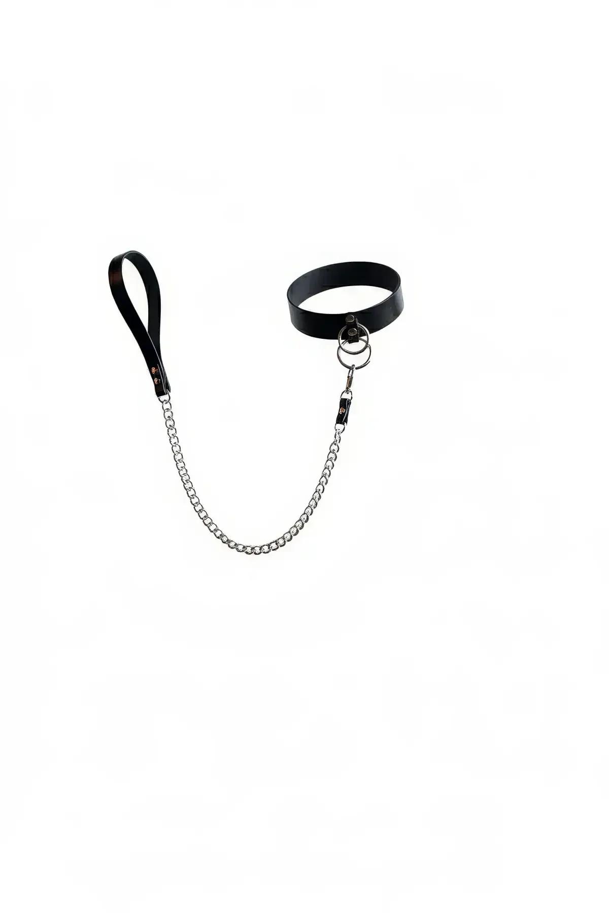Choker Chain with Wide Leather Ring Detail