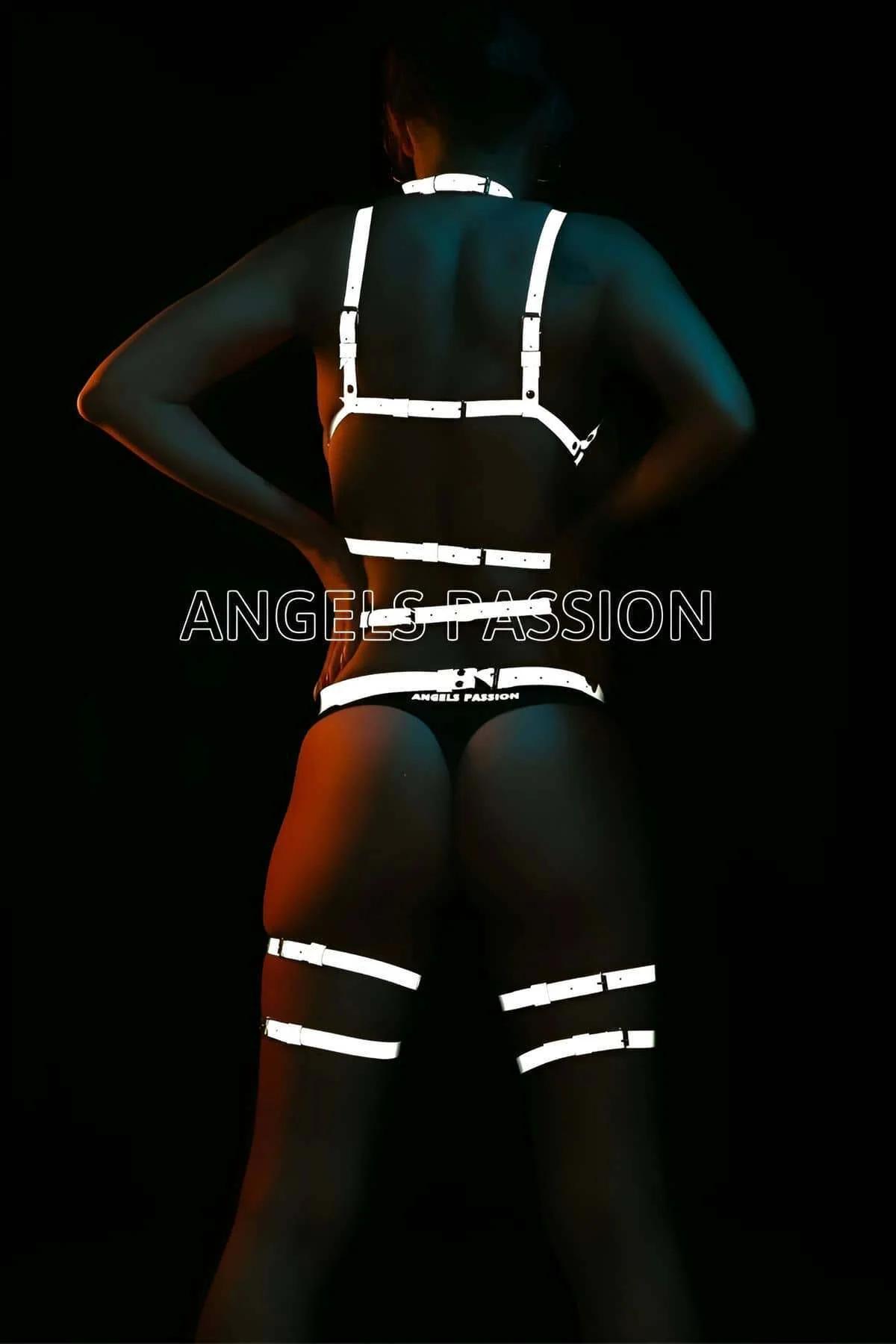Reflective Body Harness Set for Women - Adjustable Nightlife Fashion
