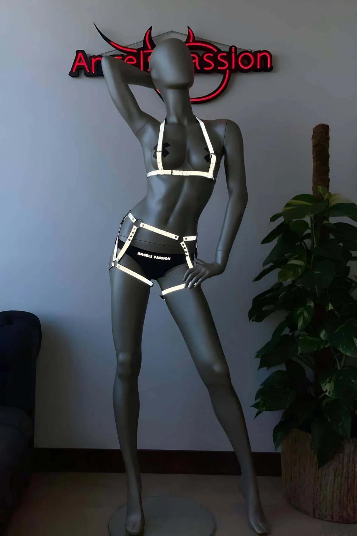 Reflective Body Harness Set for Women - Adjustable Nightlife Style