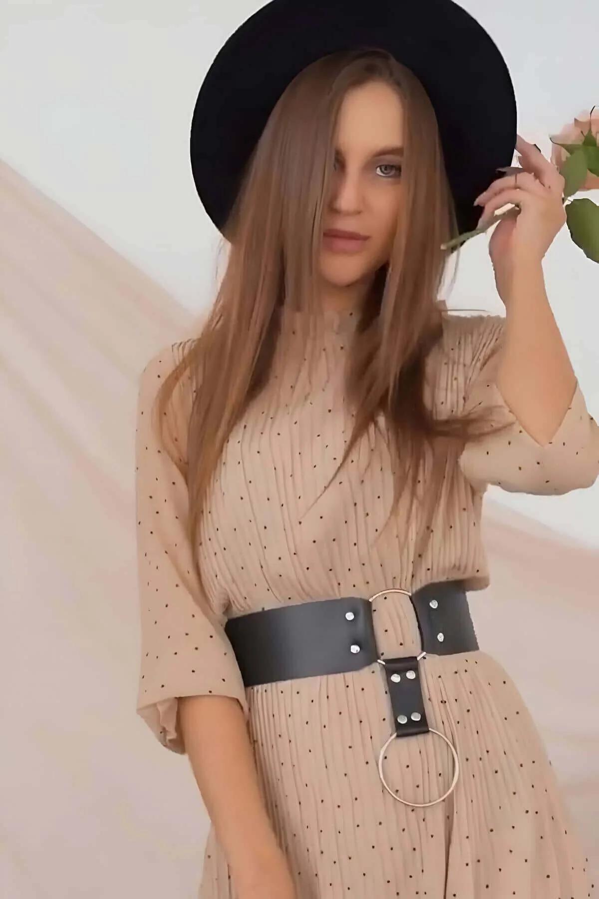 Wide Waist Belt - Black O-Ring Fashion Accessory for Women