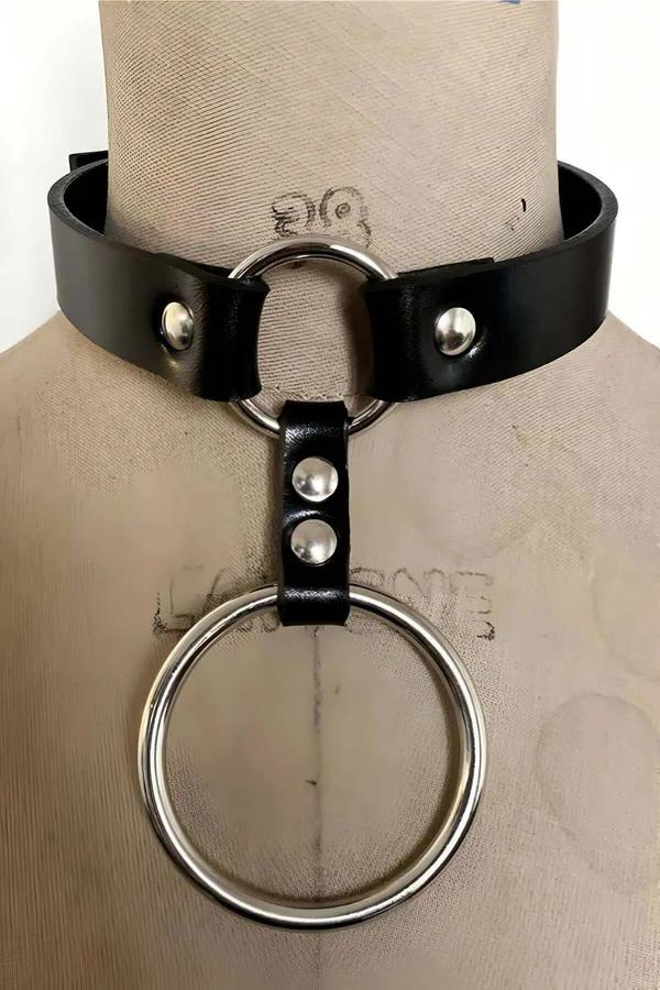 Adjustable Leather Choker with Metal Rings – Secure Fit