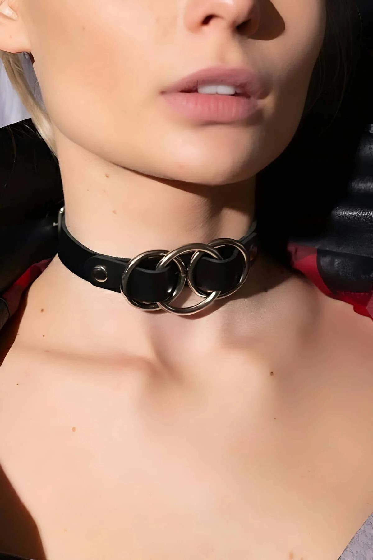 Adjustable Leather Choker with Triple Interlocking Rings
