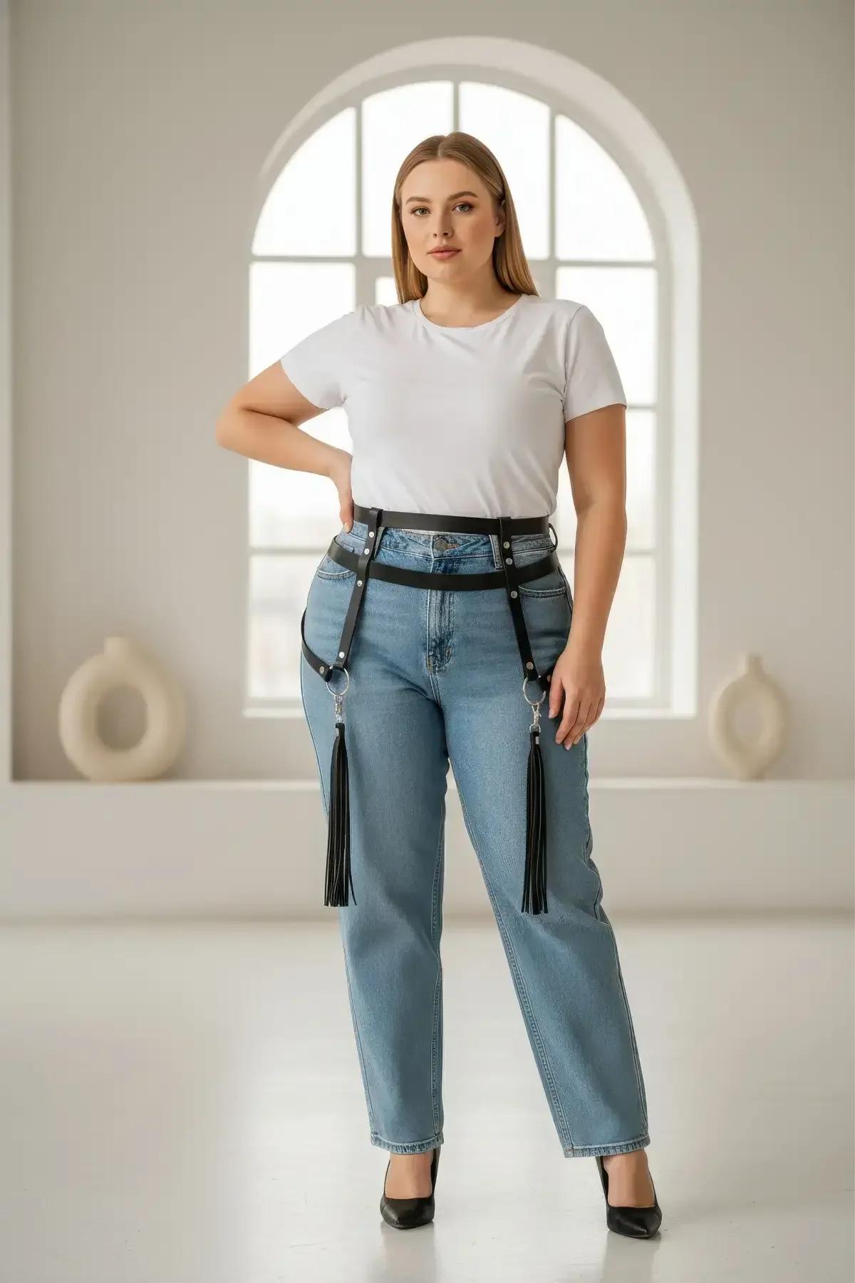 ខ្សែក្រវ៉ាត់ harness ស្បែក ពណ៌ ខ្មៅ ម៉ូដ ត្រគាក ជាមួយ ភ្នួង ស្បែក វែង និង កង O-Ring លើ ខោ ខូវប៊យ