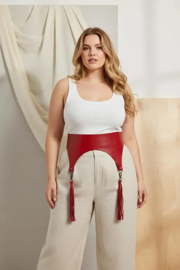 ខ្សែក្រវាត់រឹតចង្កេះ corset ពណ៌ក្រហមឆ្អៅ តុបតែងសរសៃបន្តោងស្បែកវែង ២០ សង់ទីម៉ែត្រសងខាង និងឡេវចុចដែកខាងក្រោយ