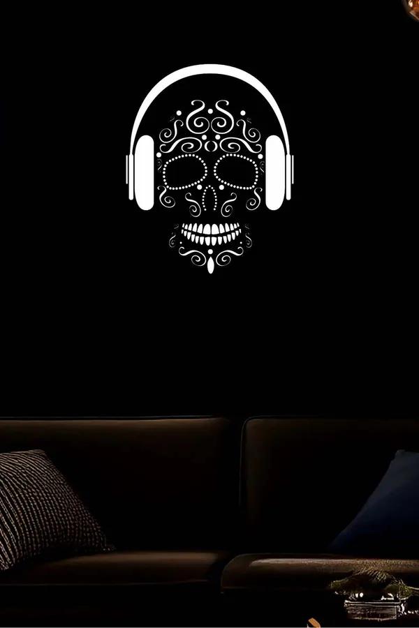 Siyah suni deri üzerine beyaz reflektörlü kulaklıklı Sugar Skull kuru kafa duvar tablosu