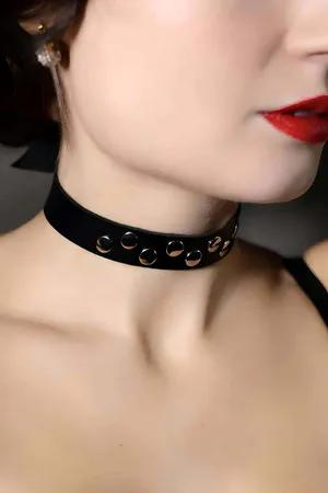 Stylish Leather Choker-Leash with Rivet Detail - APFT778