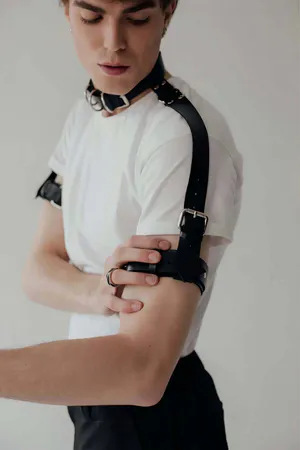 Stylish Men's Harness with Neck - Biceps and Shoulder Detail - APFTM90